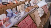 BPOM tindak gudang toko kosmetik yang menjual produk impor ilegal dari Tiongkok. Diduga mengandung pewarna merah berbahaya. (Foto: Dok BPOM)