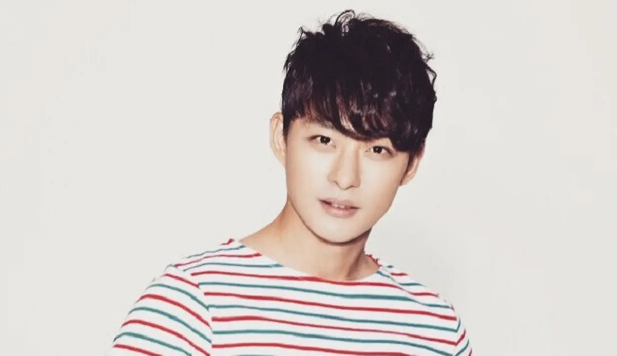 Beberapa waktu lalu, publik dikejutkan dengan meninggalnya Jeon Tae Soo. Aktor muda itu merupakan adik kandung dari Ha Ji Won. (Foto: instagram.com/taesoo1984)