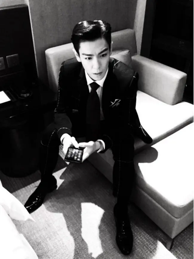 Kesedihan pasti ada di hati TOP Big Bang, pasalnya ia harus meninggalkan dunianya dan fansnya selama kurang lebih dua tahun untuk mengabdi pada Negara dengan mengikuti wajib militer. (Instagram/choi_seung_hyun_tttop)