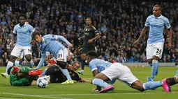 Kemelut di depan gawang Juventus kala melawan Manchester City di laga Grup D Liga Champions di Stadion Etihad, Manchester, Inggris, Rabu (16/9/2015) dini hari WIB. (Reuters/Phil Noble)