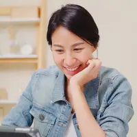 Tersenyum./Copyright&nbsp;freepik.com/author/tirachardz