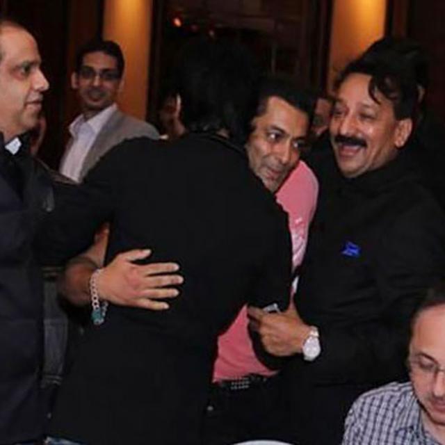 Lama Berkonflik Shahrukh Khan Dan Salman Khan Berdamai Showbiz Liputan6 Com