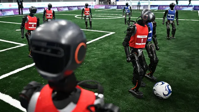 Foto: Berkelas! Tim China Juarai Cabor Sepak Bola di World Humanoid Robot Games