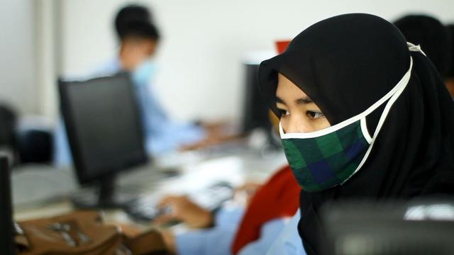 Mahasiswa STMIK Komputama, Cilacap, sedang di ruang praktikum. (Foto: Liputan6.com/Muhamad Ridlo)