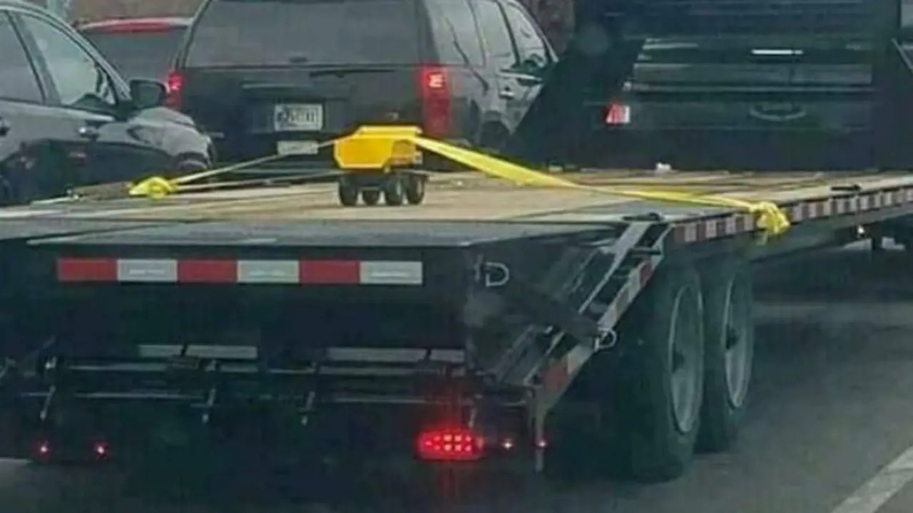 7 Benda Dibawa Truk Ini Absurd Abis