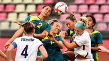 Sam Kerr (Australia) ketika melakukan sundulan kontra Amerika Serikat pada pertandingan perebutan perunggu. (Foto: Foxsports)