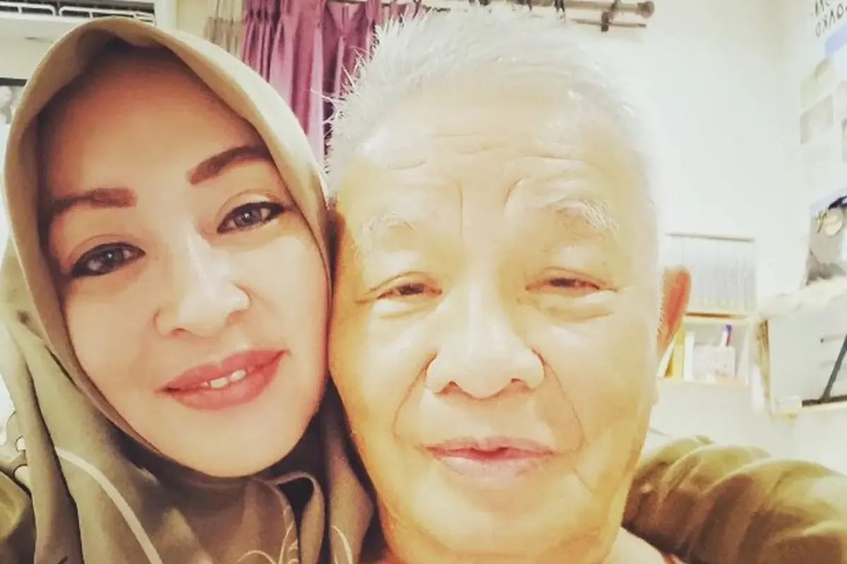 Angelina Sondakh kabarkan ayahnya, Lucky Sondakh, meninggal dunia (https://www.instagram.com/p/CkVd_HxJV2_/)