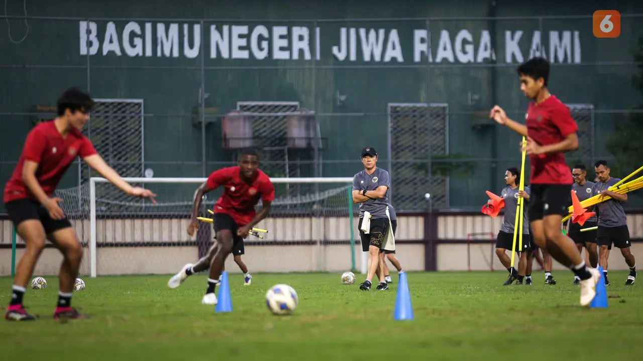 Latihan Timnas Indonesia Senior dan Timnas Indonesia U-20