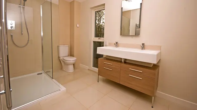 7 Tips Membersihkan Kamar Mandi Berlumut yang Praktis dan Terjangkau