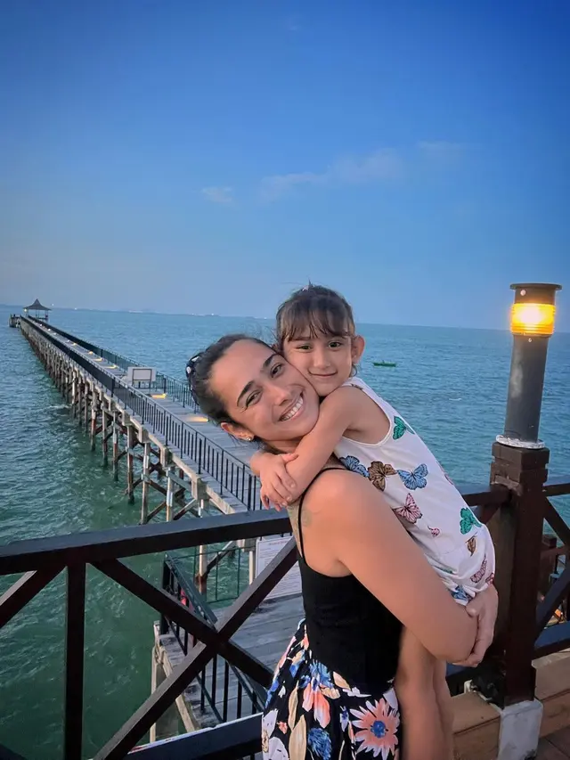 Jadi Single Mom, Ini Momen Seru Alexandra Gottardo Liburan Bareng Buah Hati