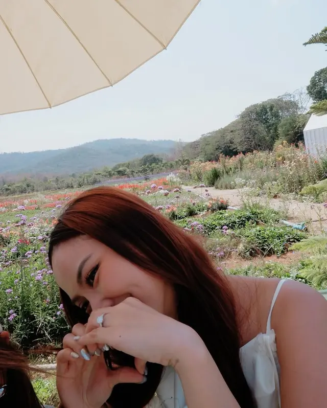 7 Potret pesinetron Gabriella Larasati dilamar Hilman Basaib, tak sabar segera menikah