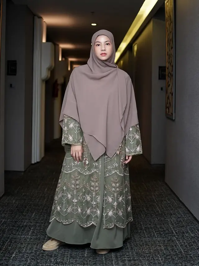 Hijrah-nya Selalu Dipuji, Gaya Hijab Syar’i Natasha Rizky yang Bisa Jadi Inspirasi untuk Lebaran