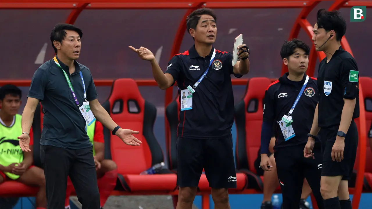 Foto: Ekspresi Coach Shin Tae-yong yang Kesal dengan Keputusan Wasit saat Timnas Indonesia Bertemu Filipina di SEA Games 2021
