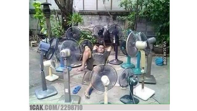 6 Tingkah Absurd Orang Indonesia Saat 'Ngadem' Ini Bikin Ngelus Dada