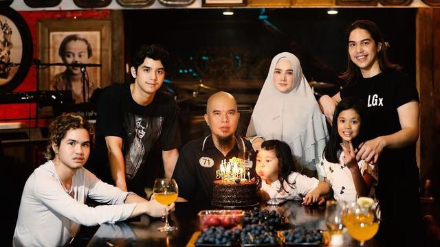 7 Momen Ulang Tahun Ahmad Dhani Ke-48, Kompak Bersama Kelima Anaknya