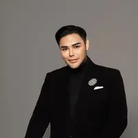 Ivan Gunawan turut berpartisipasi menampilkan koleksi busananya di Paris. [Foto: IG/ivan_gunawan]