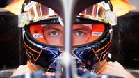 Pembalap Red Bull Racing asal Belanda, Max Verstappen, terlihat duduk di kokpit mobilnya selama sesi latihan pertama menjelang Grand Prix Formula Satu Belgia di sirkuit Spa-Francorchamps, Spa, pada 25 Juli 2025. (BENOIT DOPPAGNE/BELGA/AFP)