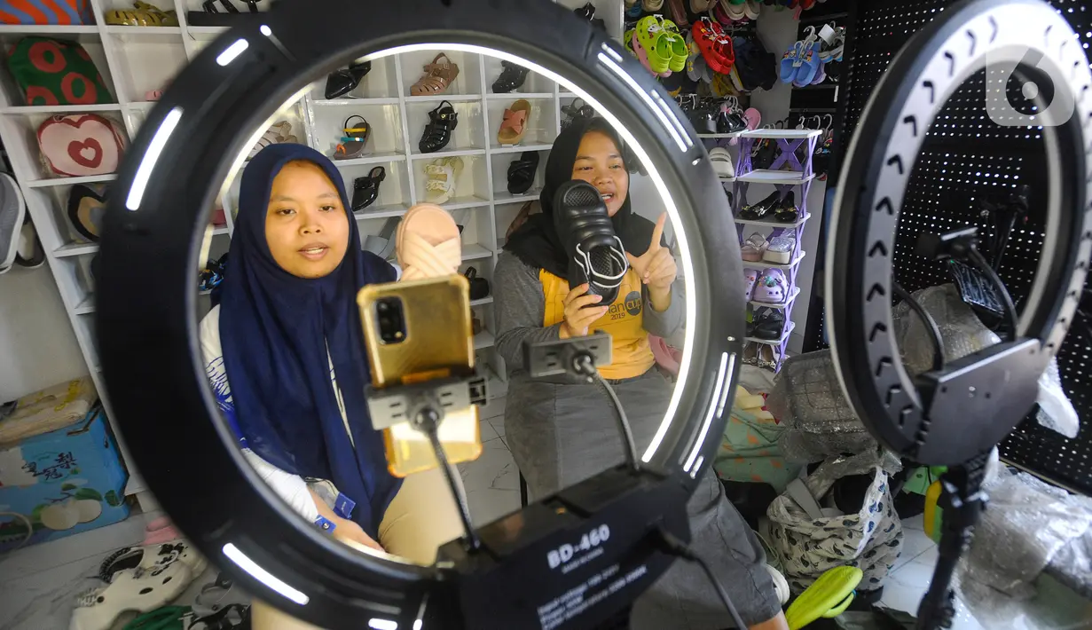 TikTok, Tokopedia, dan Grup GoTo berkomitmen memberi kesempatan luas pada para pelaku UMKM Indonesia dengan memanfaatkan e-commerce. (merdeka.com/Arie Basuki)