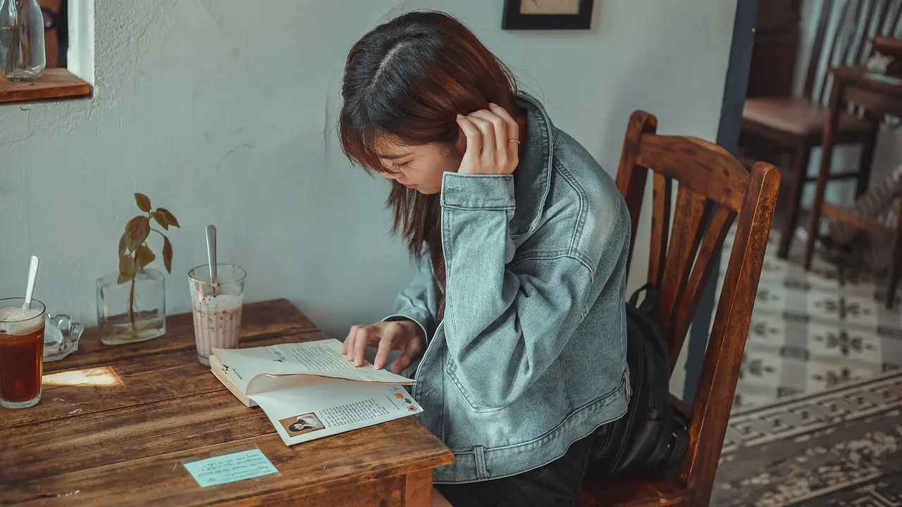 Ilustrasi membaca buku, cerita fiksi
