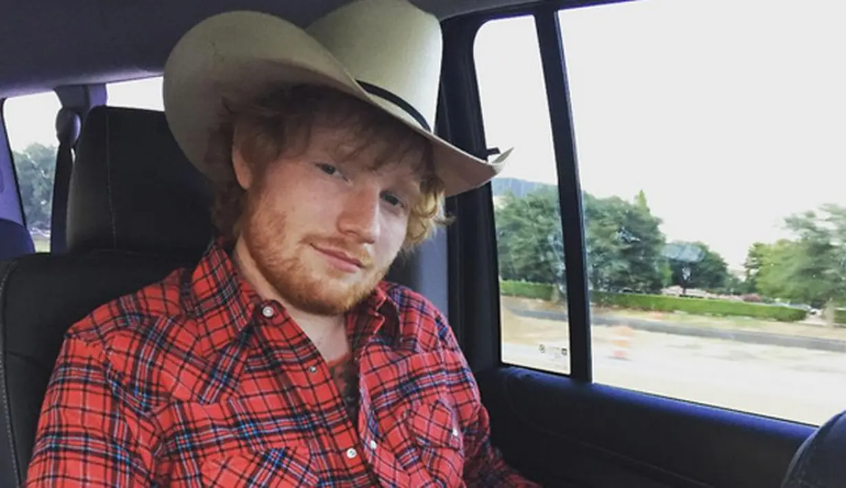 Kabar menyedihkan datang dari penyanyi bersuara emas Ed Sheeran. Sebuah bencana menimpanya dan menyebabkan terjadinya patah tulang di bagian tangan. (Instagram/teddysphotos)