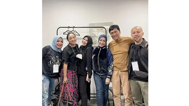 6 Potret Penyanyi Rock Nicky Astria di Konser Bertajuk Semusim, Ajak Nostalgia