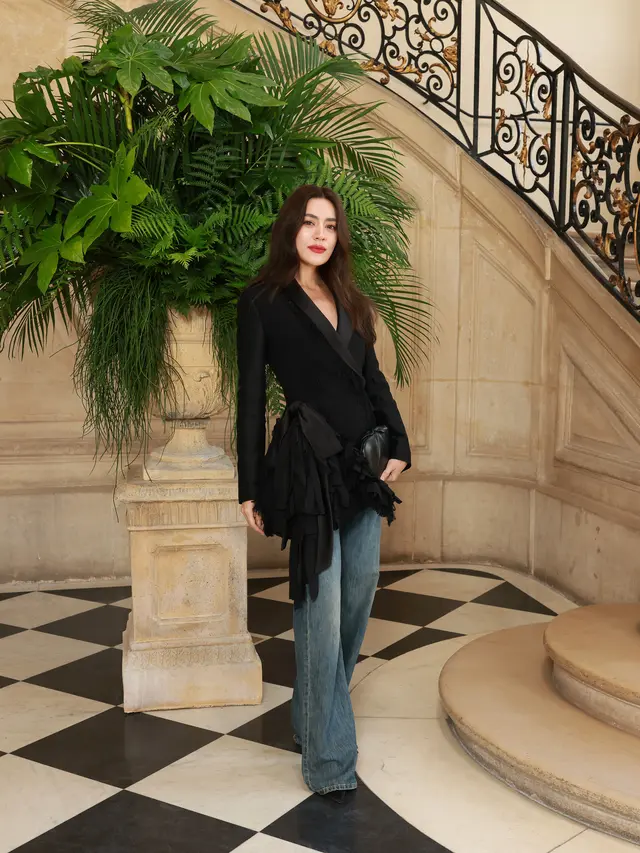 Gaya Terbaik Selebriti di Dior Haute Couture Fall/Winter 2026/2027, Han So Hee hingga MINGYU Tampil Elegan