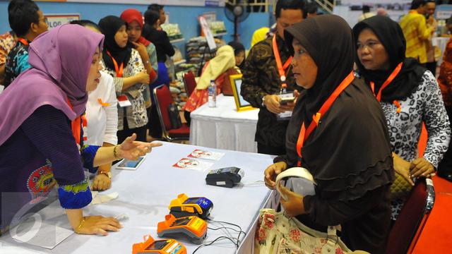 Kartu-Keluarga-Sejahtera-Khofifah-Indar-Parawansa-Rini-Sumarno