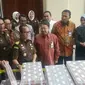 Tumpukan uang pengganti kasus Bantuan Likuiditas Bank Indonesia (BLBI) dari Samadikun Hartono. (Liputan6.com/Nanda Perdana Putra)