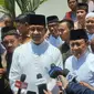 Capres-cawapres nomor urut 01 Anies Baswedan dan Muhaimin Iskandar usai Salat Jumat di Masjid Nurul Huda, Jalan Cemara, Sunter Agung, Jakarta Utara, Jumat (1/3/2024). (Liputan6.com/Winda Nelfira)