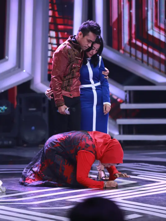 Untuk juara dua di raih oleh Reza dan ketiga Aulia. Kontestan asal Bandung Reza berhak mendapat hadiah Rp. 100 juta dan ketiga Aulia mendapatkan 50 juta. (Adrian Putra/Bintang.com)