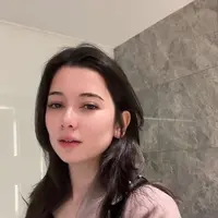 6 Potret Terbaru Iris Wullur Mantan Artis yang Disebut 'Ibu-Ibu Cantik' di TikTok (Sumber: TikTok/@iriswullur)