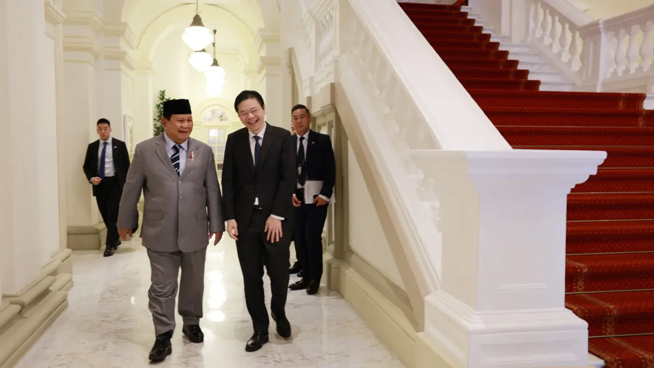 Presiden terpilih periode 2024-2029 Prabowo Subianto bertemu Perdana Menteri Singapura yang baru Lawrence Wong di Istana, Singapura Sabtu (1/6/2024).