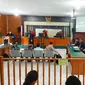 Persidangan dugaan penipuan investasi yang melibatkan petinggi Fikasa Grup di Pengadilan Negeri Pekanbaru. (Liputan6.com/M Syukur)