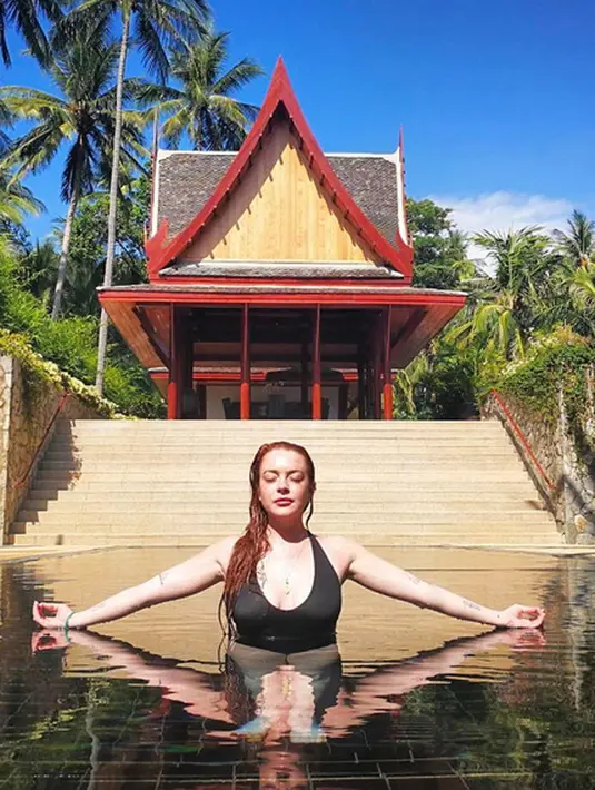 Selama beberapa bulan belakangan ini Lindsay pun menjadi sorotan publik mengenai tindakannya yang selalu menimbulkan opini bahwa dirinya telah berpindah agama menjadi seorang muslimah. (Instagram/lindsaylohan)