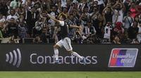 Penyerang Juventus, Cristiano Ronaldo berselebrasi usai mencetak gol ke gawang Tottenham Hotspur pada laga International Champions Cup (ICC) 2019 di National Stadium, Singapura (21/7/2019). Tottenham menang tipis atas Juventus 3-2. (AP Photo/Danial Hakim)