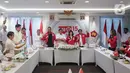 Terkait apa yang menjadi pembahasan dalam kunjungan Prabowo, Isyana belum bisa membeberkan. Ia berujar keterangan secara resmi perihal pertemuan akan disampaikan setelahnya. (Liputan6.com/Faizal Fanani)