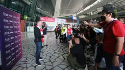 Selama berada di Indonesia, Owen juga akan melakukan kegiatan mulai dari acara bersama media dan fans, serta maupun komunitas. (Bola.com/M Iqbal Ichsan)
