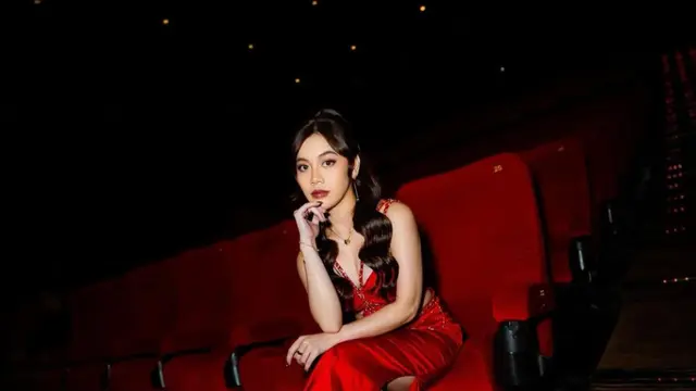 Penampilan Frislly Herlind dalam acara Gala Premier. (credit:instagram.com/itsme.frisllyherlind/didi