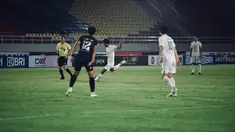 Marselino Ferdinan sedang menjadi sorotan setelah berhasil mencetak gol spektakuler dari luar kotak penalti. Marselino mencatatkan dirinya dengan menjadi pencetak gol termuda pada 17 tahun 1 bulan dan 28 hari. (Liputan6.com/IG/@marselinoferdinan10)