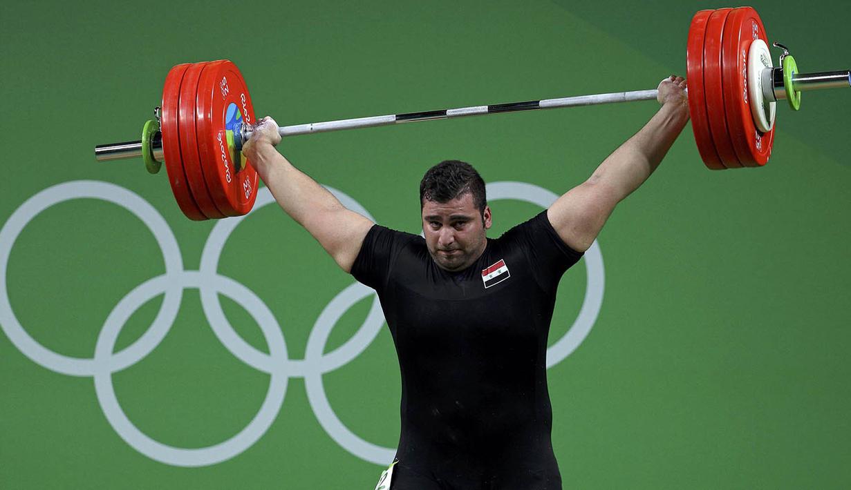 Lifter Suriah, Man Asaad, saat tampil  di kelas +105kg pada Olimpiade 2016. Memperoleh angkatan mencapai 400kg dirinya harus puas berada pada posisi ketujuh. (Reuters/Stoyan Nenov) 