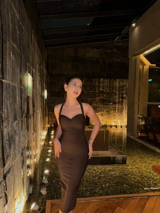 Pesona Sandrinna Michelle Dibalut Halter Slim Fit Dress, Rayakan Anniversary ke-3 dengan Junior Roberts