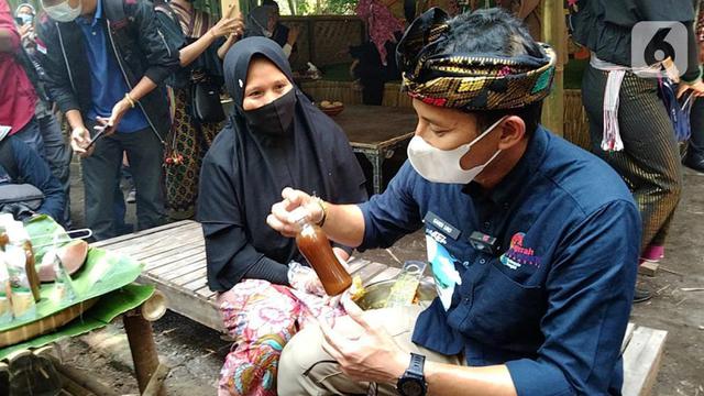 Dukung Jamu Tradisional, Sandiaga Uno Pesan Alat Pemarut
