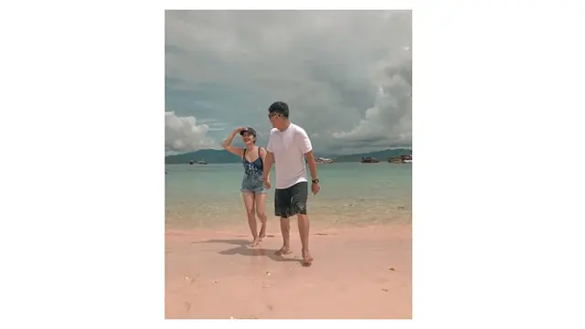 7 Potret Tiwi Eks T2 dan Suami Bulan Madu di Labuan Bajo, Romantis