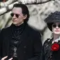 Tom Hiddleston dan Mia Wasikowska terlihat menjadi suami istri yang tinggal di rumah hantu dalam trailer film Crimson Peak.