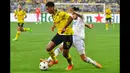 Kevin Diks dan kolega kalah 0-3 di laga perdana saat menjamu Borussia Dortmund pada Rabu (07/09/2022) dini hari WIB. (AFP/Uwe Kraft)