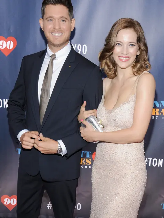 “Kami memiliki perjalanan panjang di depan sana dan kami sangat mengharapkan dukungan dari keluarga, teman-teman, dan fans di seluruh dunia, atas izin Tuhan, kami akan menang melawan ini (Kanker),” tulis Buble dan istrinya di Facebook. (AFP/Bintang.com)