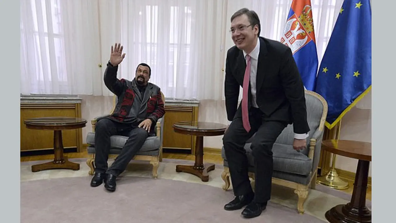 Aleksandar Vucic dan Steven Seagal