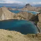 Pemandangan dari atas bukit di Pulau Padar TN Komodo (Liputan6.com / Harun Mahbub)