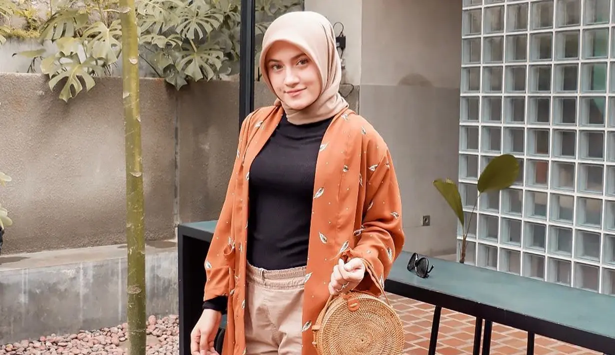 Wanita 22 tahun ini sudah pernah berperan di berbagai sinetron lainnya, seperti Ganteng Ganteng Serigala bersama Aliando. (Liputan6.com/IG/silviaanggraini29)