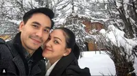 Peluk Darius Sinathrya, Donna Agnesia: Jangan Lupa Angkat Jemuran